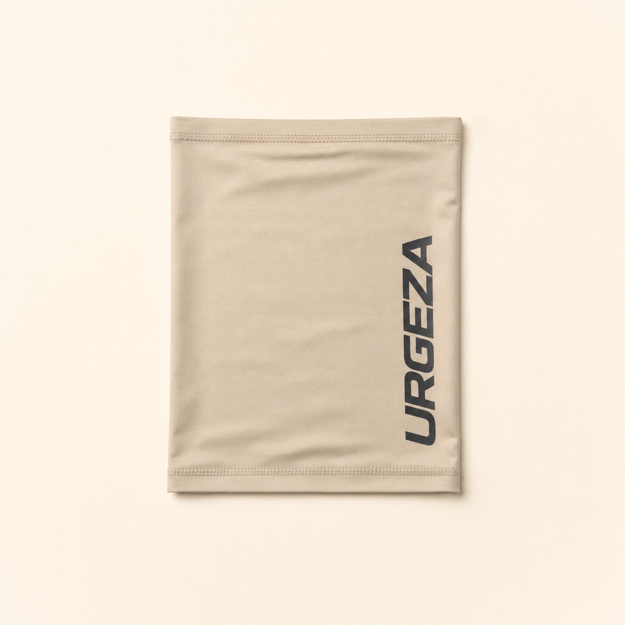 Cache-cou URGEZA sable sur fond studio